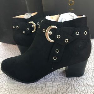 Brand New Chase + Chloe Anita side buckle booties